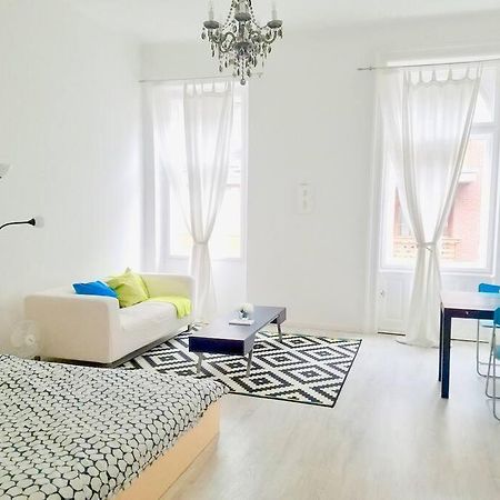 Bright And Cozy - City Center Apt Budapest Exterior photo