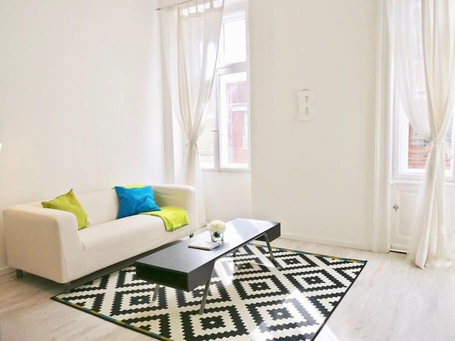 Bright And Cozy - City Center Apt Budapest Exterior photo