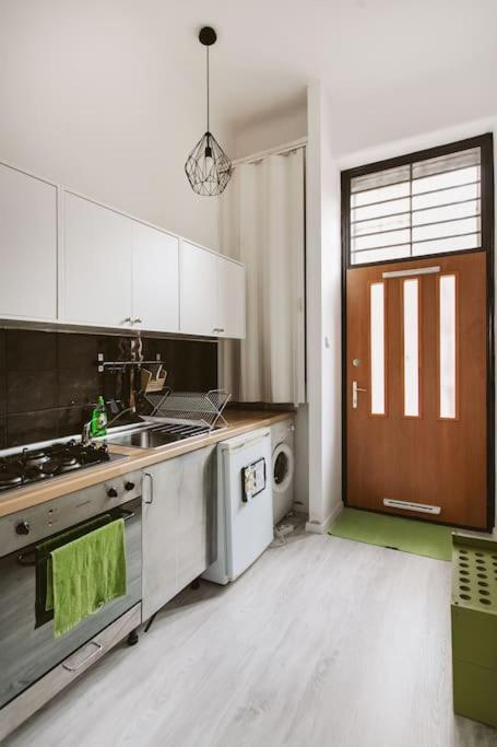 Bright And Cozy - City Center Apt Budapest Exterior photo