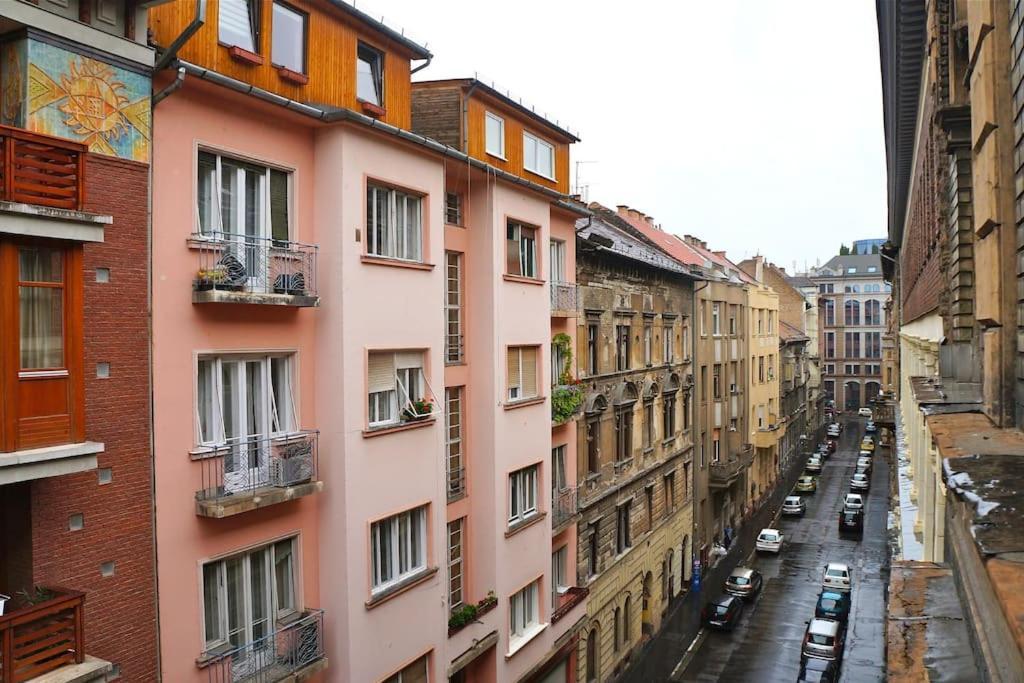 Bright And Cozy - City Center Apt Budapest Exterior photo