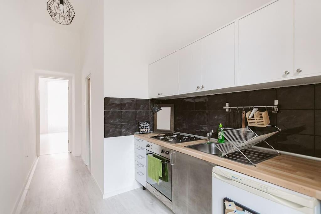 Bright And Cozy - City Center Apt Budapest Exterior photo